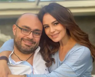 كارول سماحة ترد على انتقادات عودتها للمسرح بعد أيام من وفاة زوجها: "الفن مهربي الوحيد"