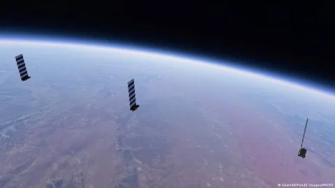 ستارلينك يواجه قيودًا جديدة في أوكرانيا وسط مخاوف أمنية