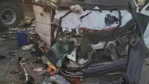مصرع 6 أشخاص وإصابة 9 آخرين في حادث تصادم مروّع بمصر
