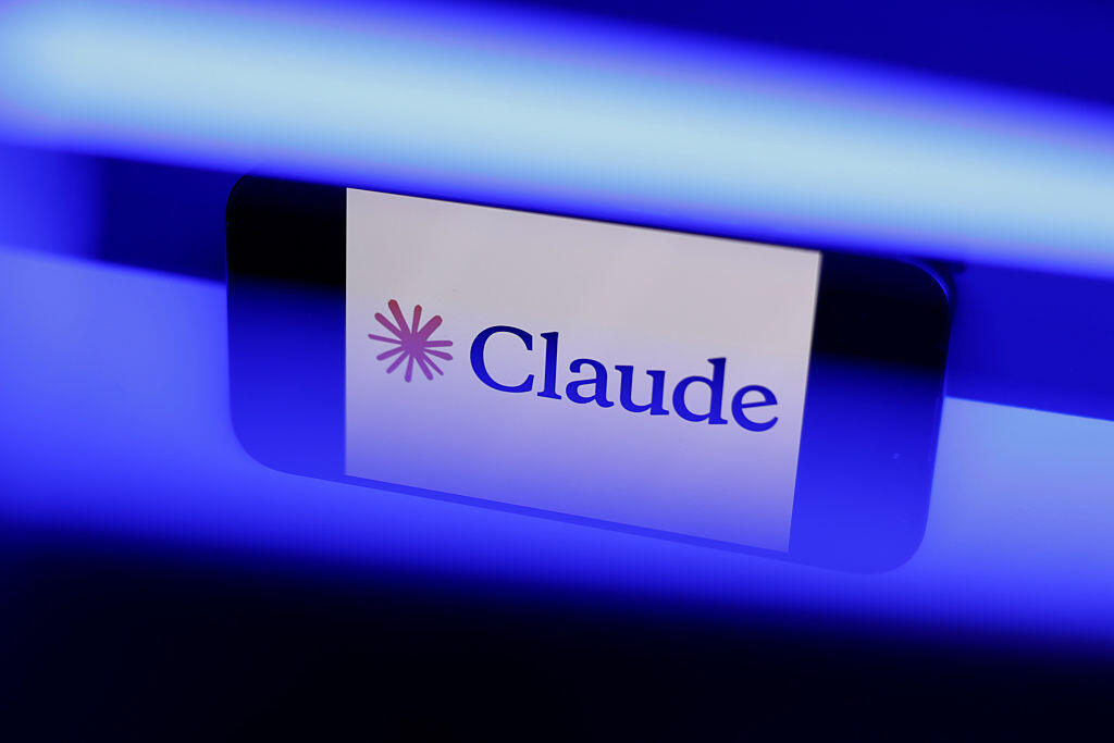 أنثروبيك تعدل سياساتها لحماية نموذج Claude من الإساءة