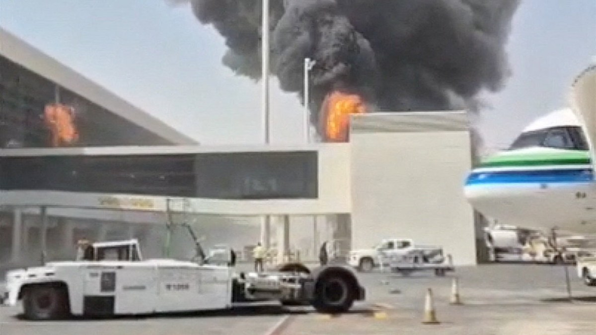 وزير الخارجية السعودي يتلقى اتصالًا إيرانيًا يدعو إلى حلٍ سياسي