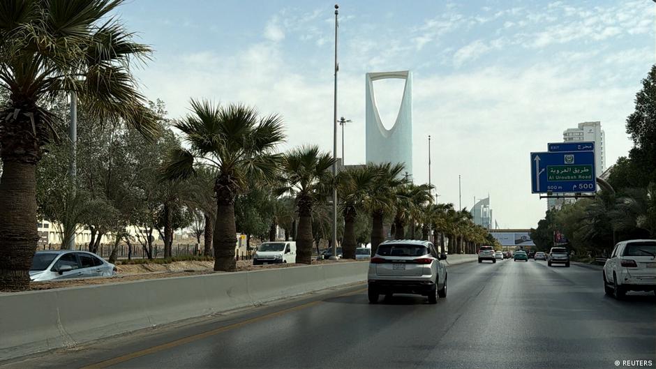 هجمات صاروخية على مطار الرياض (Saudi Arabia Riyadh Airport) تقتل 14 شخصًا