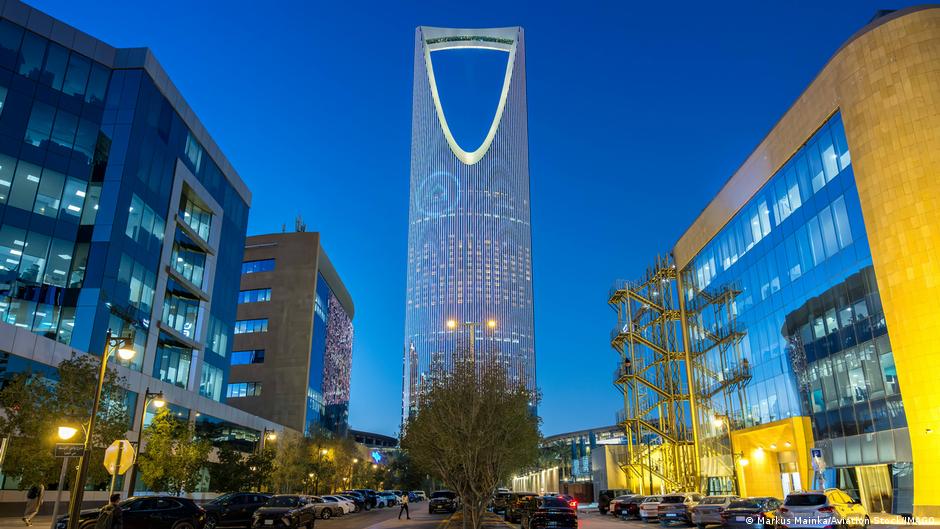 مركز المملكة في الرياض يفرض العمل عن بُعد إثر تهديدات الحوثيين