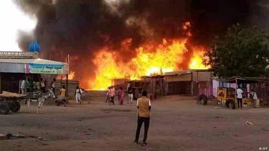 مقتل أكثر من مئة مدني في غارة للجيش على سوق بمدينة نيالا في دارفور