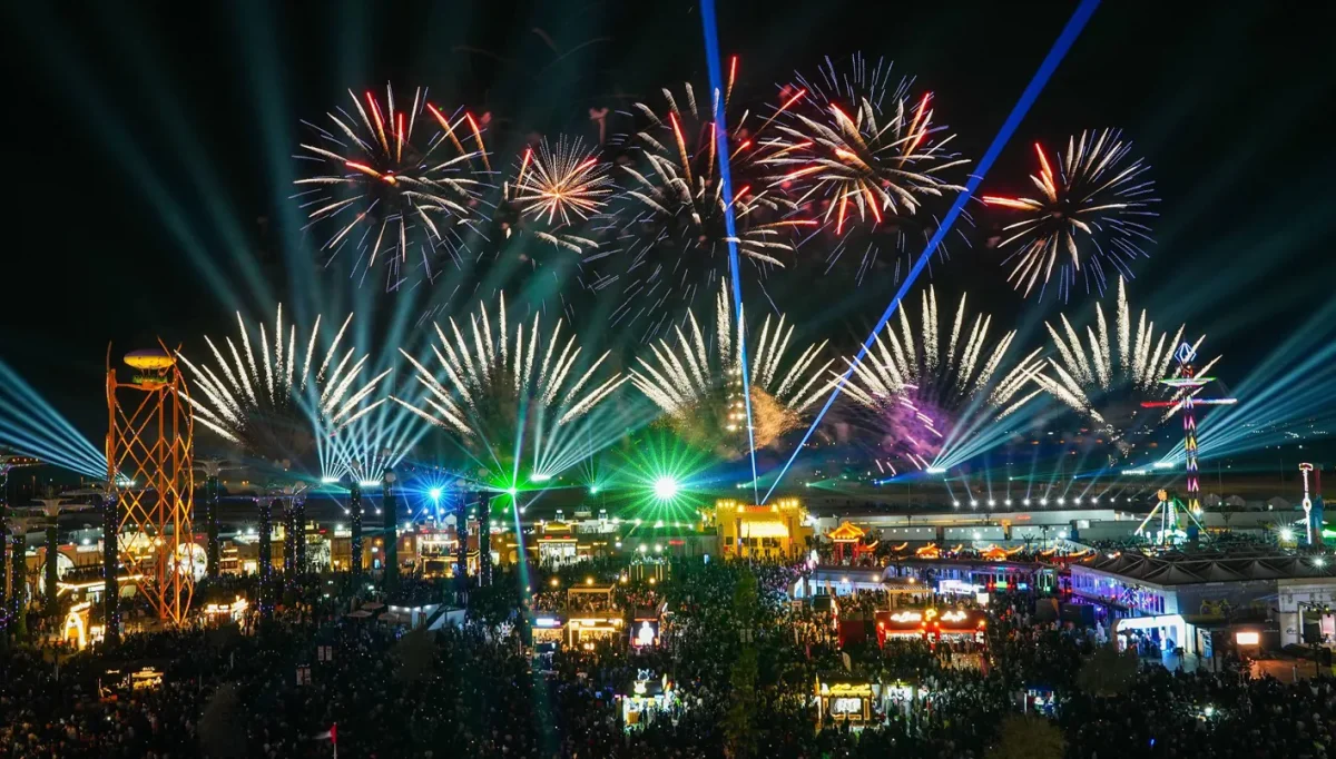 "مهرجان الشيخ زايد" يستقبل موسماً جديداً... التراث الإماراتي يلتقي ثقافات العالم