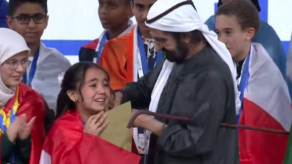 جئت من أرض المآذن والأهرامات.. طالبة مصرية تفوز بمسابقة تحدي القراءة العربي