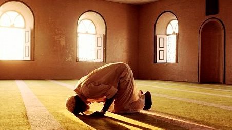صلاة التسابيح.. كيفية أدائها وفضلها وحكمها الشرعي ومتى تُصلّى؟