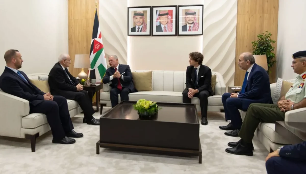 وزير الدفاع اللبناني يزور ملك الأردن معزّياً بضحايا حادثة الكرك