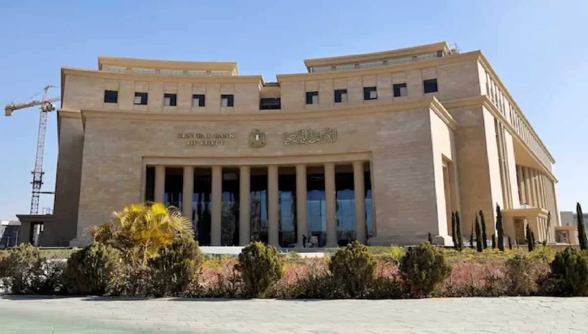 مصر ترفع الفائدة 100 نقطة أساس... أول زيادة منذ آذار 2024