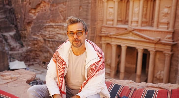الفنان التركي إنجين آلتان دوزياتان أرطغرل في زيارة إلى البترا