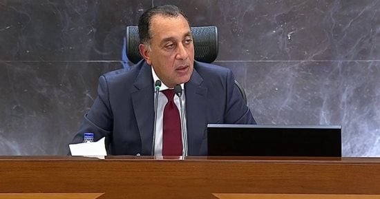 رئيس الوزراء يصطحب عددا من طلاب جامعات السويس لزيادة وعى الشباب بما يجرى على أرض محافظتهم