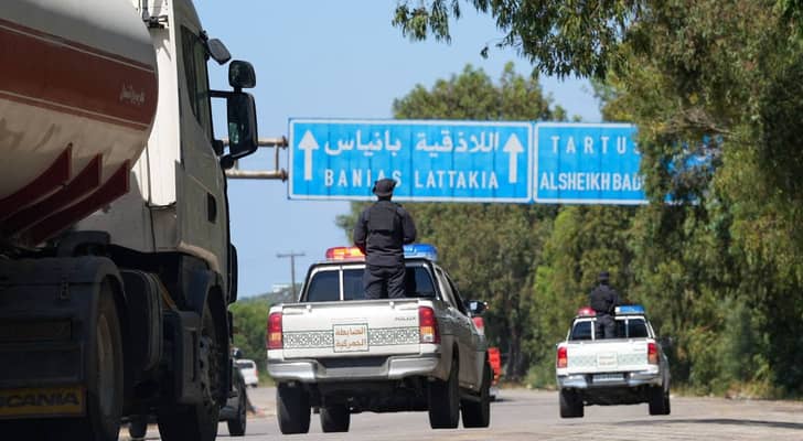 هيئة المنافذ السورية: وفاة عنصر وإصابة آخرين في كمين لفلول النظام البائد بين بانياس وطرطوس