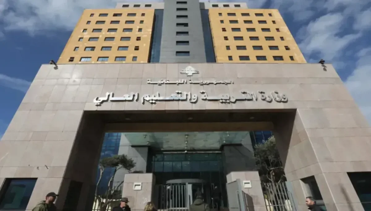 توضيحٌ من وزارة التربية بشأن تنظيم العمل داخل المدارس والثانويات الرسمية