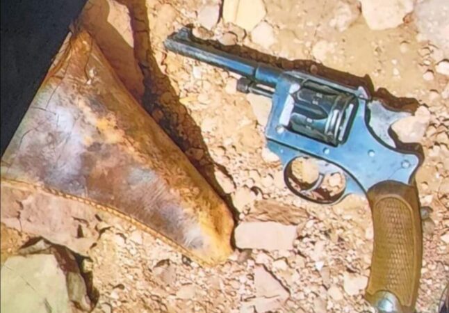 طنجة: العثور على مسدس وعدد من الخراطيش مدفونة داخل حمام منزل ببني مكادة