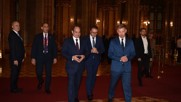 الرئيس السيسي يغادر بودابست عقب اختتام زيارته الرسمية للمجر