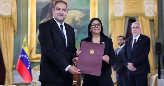 السفير المصري يقدم أوراق اعتماده لرئيسة جمهورية فنزويلا البوليفارية