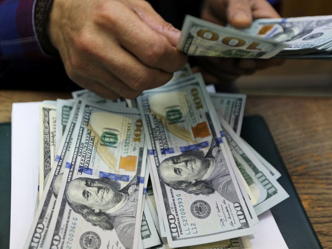 لماذا قفز سعر صرف الدولار في مصر وما النتائج؟