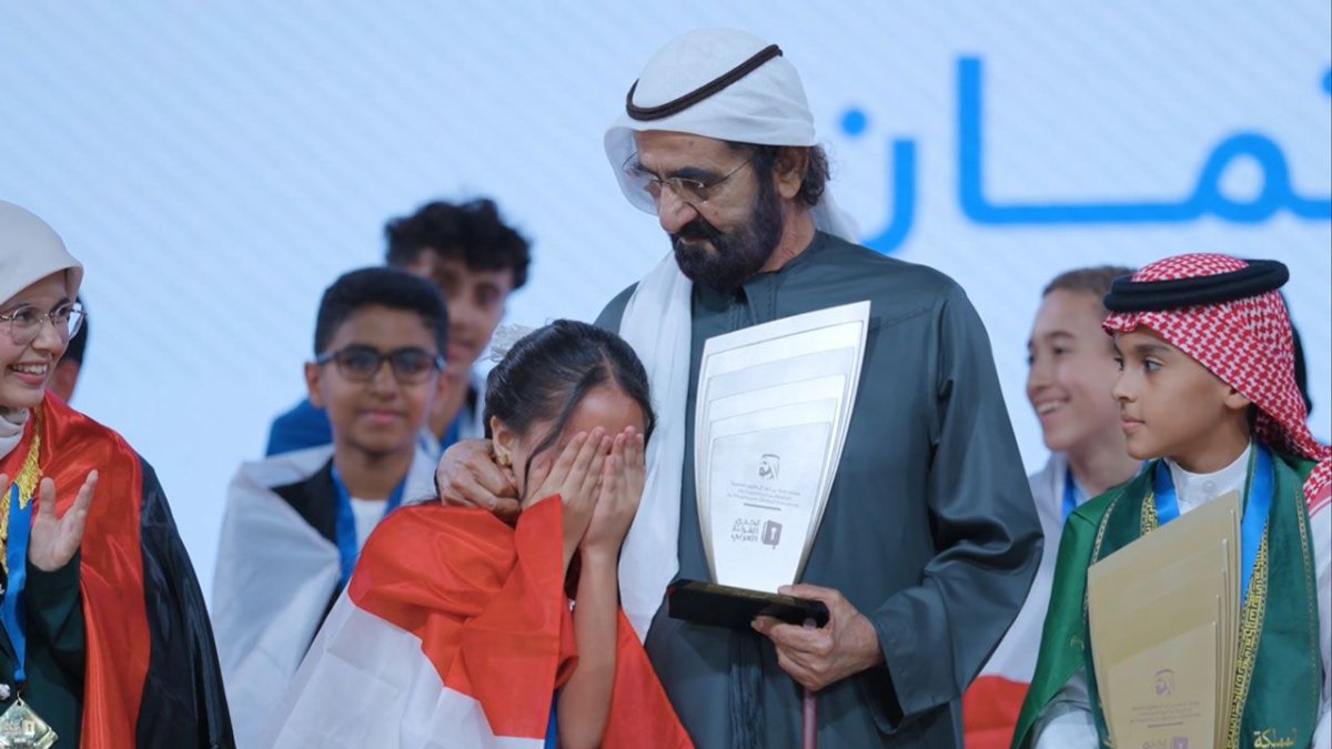 رواج فيديو رد فعل طالبة مصرية لحظة تكريم محمد بن راشد لها في دبي