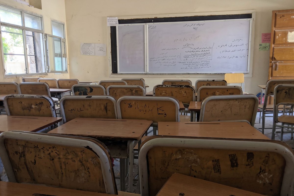 قذائف تعطل المدارس.. تعليق التعليم في تعز يهدد مسار جيل بأكمله