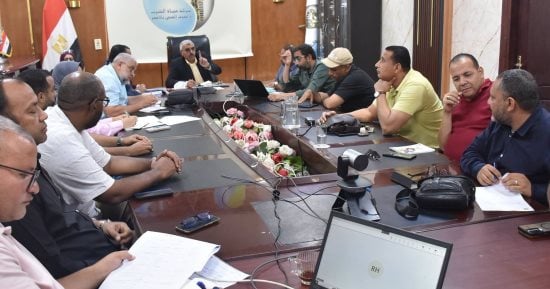 رئيس مياه الأقصر يتابع العمل في مشروع الصرف الصحي المتكامل بقرى إسنا والطود