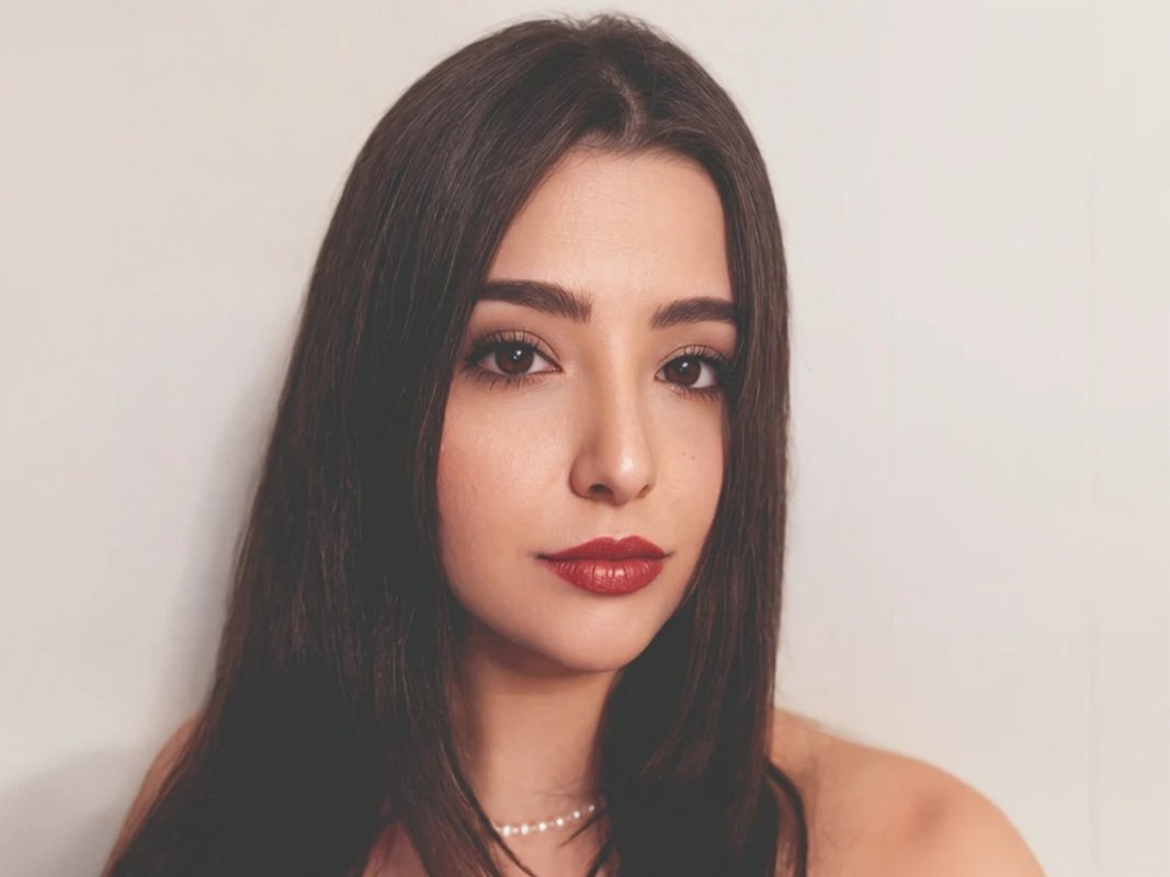 تعاون حصري لـ"سيدتي" مع الفنانة الرقمية التركية أوزجه دونر: كنوز المرجان في البحر الأحمر ألهمتني لتجسيدها بالذهب والأحجار الكريمة