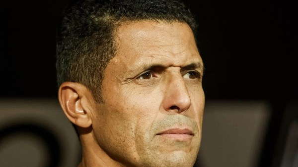 محمد طارق أضا يطرح تساؤلا حول استمرار عموتة مع الأهلي.. هل ينجح الرهان على الاستقرار الفني؟