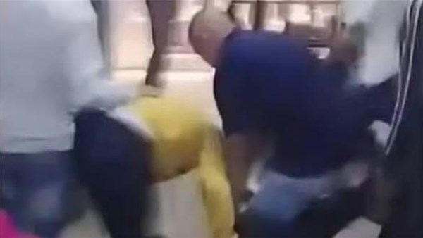 حبس المتهمين بالتعدي على شاب وسط الشارع وإصابته  في قليوب