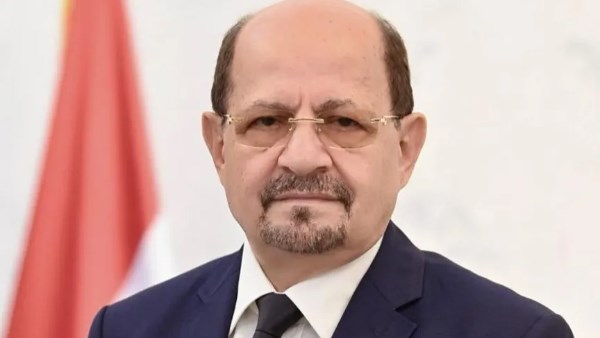 بعد وفاة موظف تابه لها.. رئيس وزراء اليمن يطالب الأمم المتحدة بفك حصار تعز ووقف انتهاكات الفصائل المسلحة