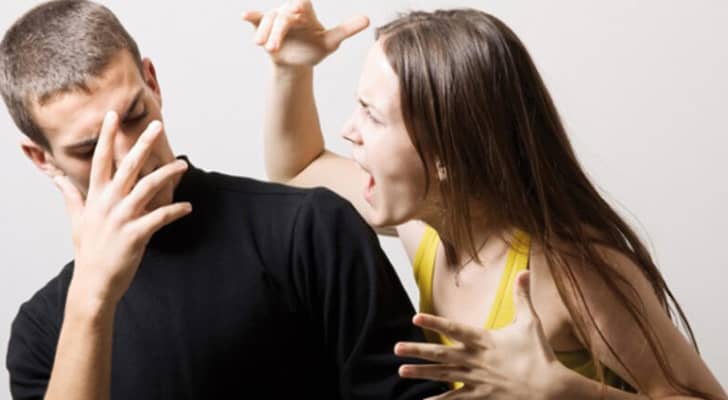 تداول واسع حول تصدر المرأة المصرية عالميا في ضرب الأزواج