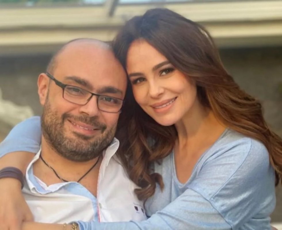 كارول سماحة ترد على انتقادات عودتها للمسرح بعد أيام من وفاة زوجها: "الفن مهربي الوحيد"
