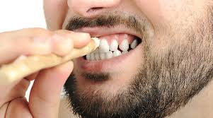 حكم السواك في الإسلام.. اعرف 5 مواقف يستحب استعماله فيها