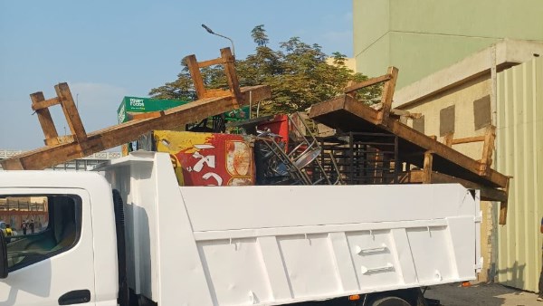 الجيزة.. رفع الإشغالات وإزالة موقع لتربية المواشي بحي المنيرة الغربية