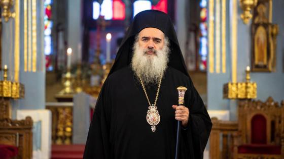 المطران عطا الله حنا ينضم إلى شبكة سفراء فلسطين للطفولة