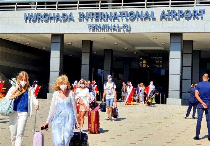 موجة سياحية ترفع مطارا مصريا إلى ذروة تاريخية